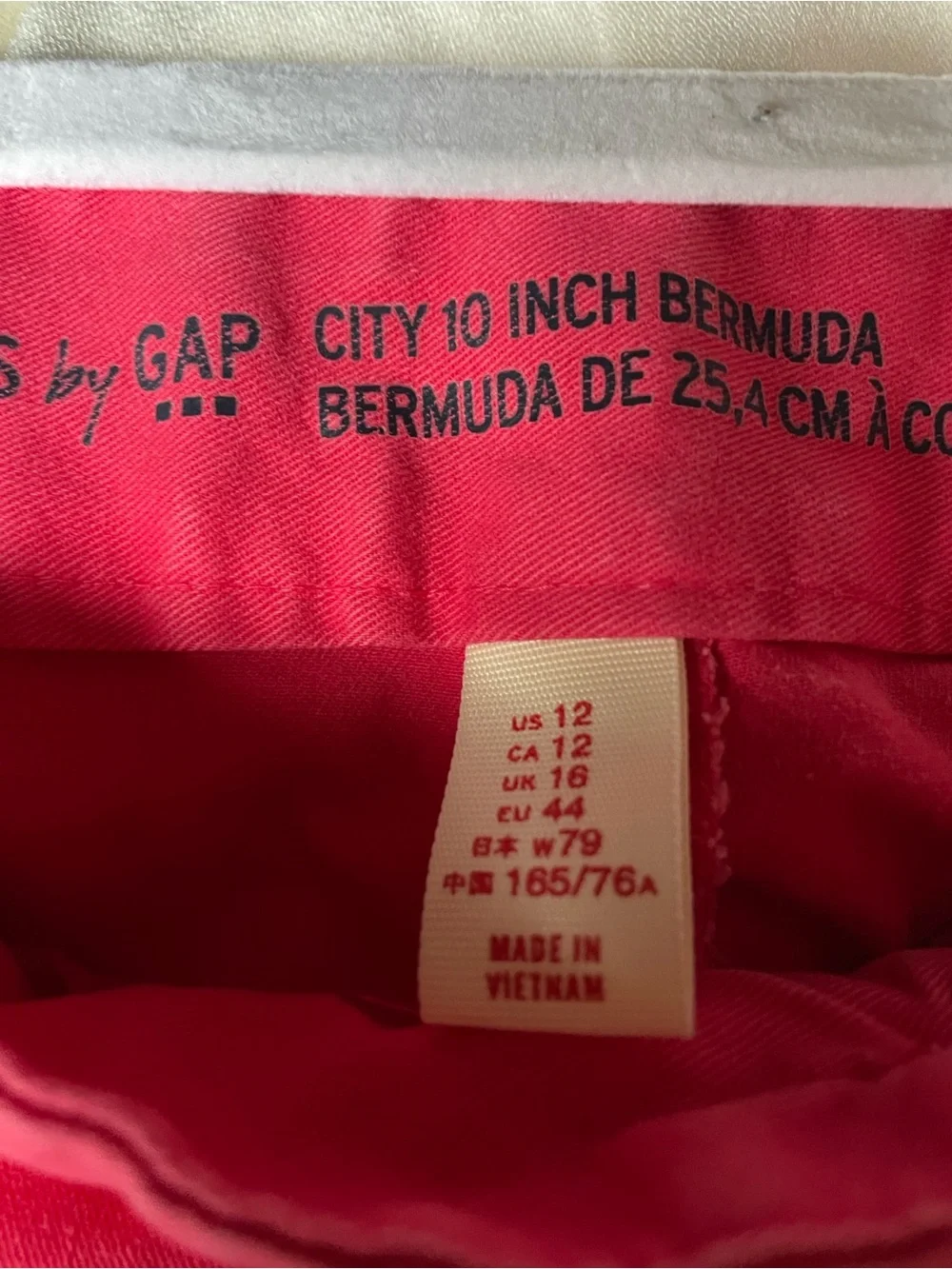 GAP Women’s Coral Kaki 10” Bermuda Shorts - Picture 4 of 4